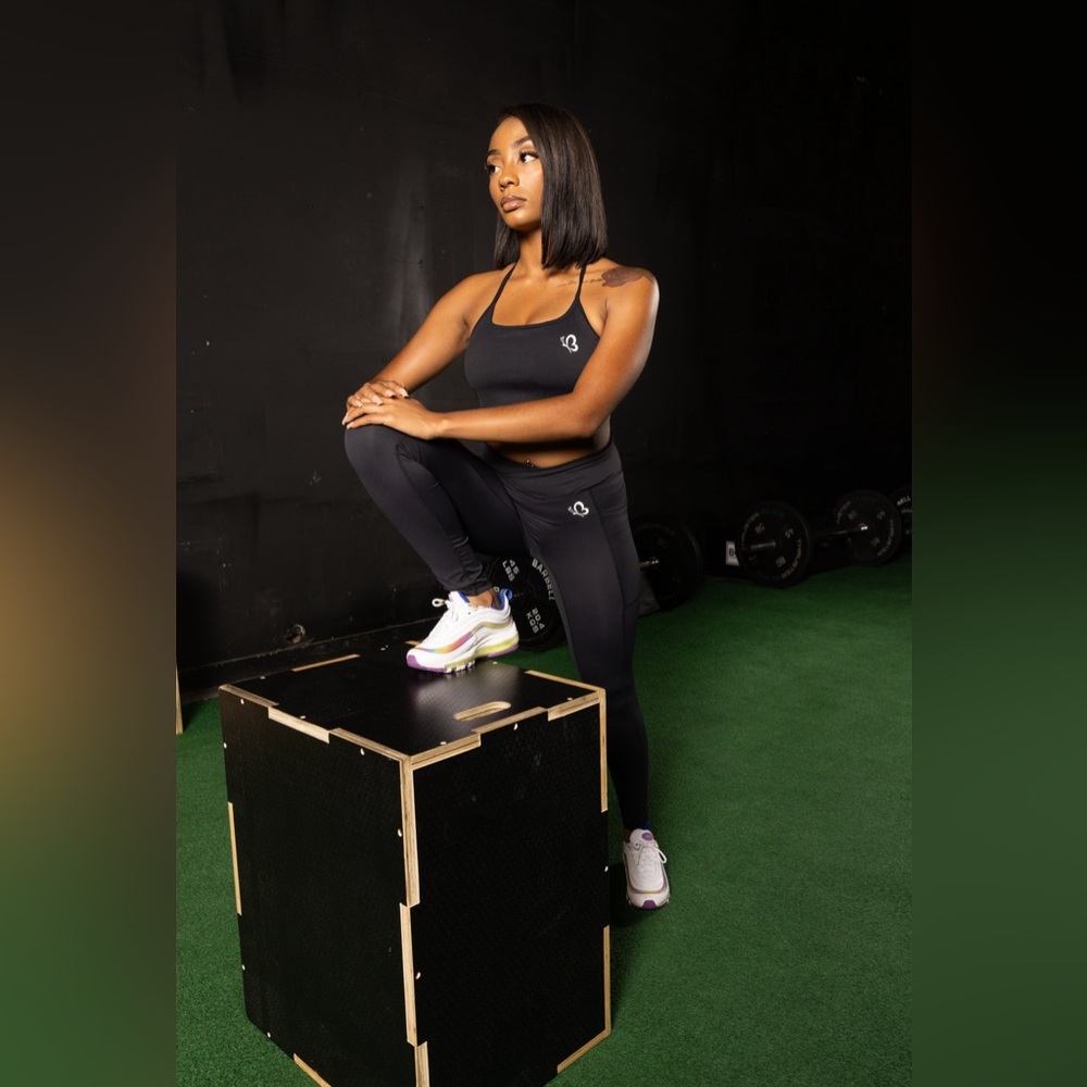 2Pc Legging Athletic Set

Model wearing Small